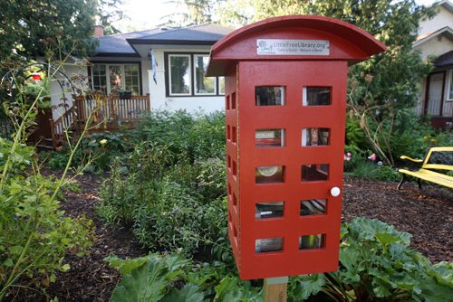 JOE BRYKSA / WINNIPEG FREE PRESS Little Free Library- 294 Maplewood- Aug 16, 2016 -(  See 49.8 Little Free Library story)