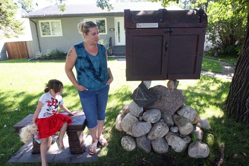 JOE BRYKSA / WINNIPEG FREE PRESS  Amanda Chapinck with her daughter Gabi at the Little Free Library- 425 Winchester  - Aug 16, 2016 -(  See 49.8 Little Free Library story)