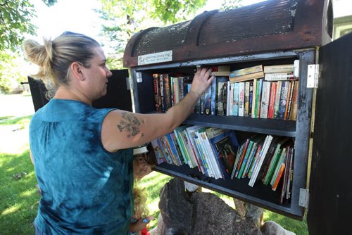 JOE BRYKSA / WINNIPEG FREE PRESS  Amanda Chapinck at the Little Free Library- 425 Winchester  - Aug 16, 2016 -(  See 49.8 Little Free Library story)