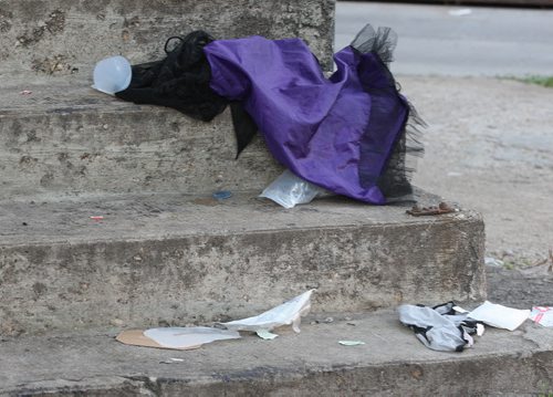 JOE BRYKSA / WINNIPEG FREE PRESS Winnipeg Police are guarding a scene of a beating on the outside of 448 Cumberland Friday morning  Items on outside stairs at scene, including womens clothing  - Aug 19, 2016 -(  Breaking News)