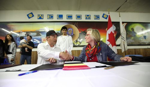 RUTH BONNEVILLE  / WINNIPEG FREE PRESS  Minister Carolyn Bennett and Tadoule Lake Chief Ernie Bussidor shake hands after signing papers for a large settlement to the Dene people for a forced relocation that took place 60 years ago.  The Minister also made a formal apologies to the people in Tadoule Lake earlier in day and later in Dene Village, near Churchill Manitoba, for the forced move of the Dene people in a formal ceremony Tuesday.   See Alex Paul story.    Aug 16 / 2016