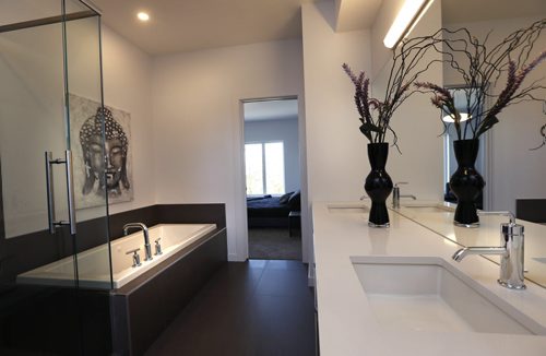 WAYNE GLOWACKI / WINNIPEG FREE PRESS   Homes.  The bathroom off of the master bedroom at 34 Big Sky Drive in Oak Bluff West. The contact is Artista Homes sales rep Jennifer Gulay. Todd Lewys  story  August 22 2016