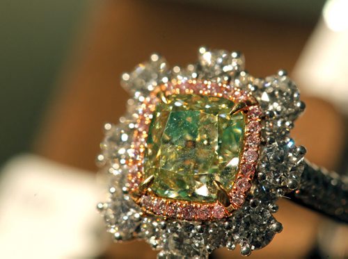 BORIS MINKEVICH / WINNIPEG FREE PRESS COLOURED DIAMONDS FEATURE - This is a rare green diamond set in a ring. Photo taken at Gurevich Gallery (200-62 Albert Street in Winnipeg). For Jen Zoratti story. August 25, 2016