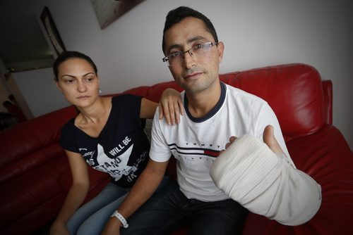 JOHN WOODS / WINNIPEG FREE PRESS Inside their Winnipeg apartment Monday, August 29, 2016 Tahlia Gohari and her husband Shayke, recent newcomers to Winnipeg, show the injuries they received as they were robbed at knifepoint and slashed last Thursday when they took a break outside an entry to Canada transition program.