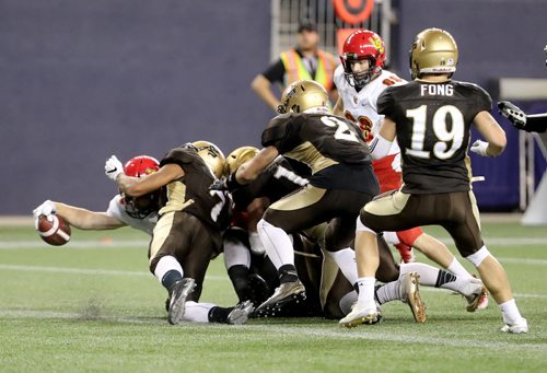TREVOR HAGAN / WINNIPEG FREE PRESS Calgary Dinos Austen Hartley stretches out to score a touchdown during second half CIS football action against the Manitoba Bisons, Thursday, September 1, 2016.