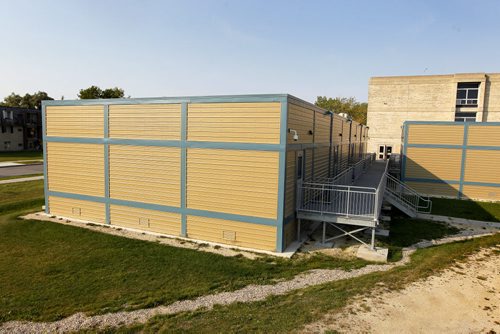 BORIS MINKEVICH / WINNIPEG FREE PRESS Pembina Trails School Division has many portable classrooms like these at Fort Richmond Collegiate. For story on overcrowding in schools.  NICK MARTIN STORY. Sept. 2, 2016