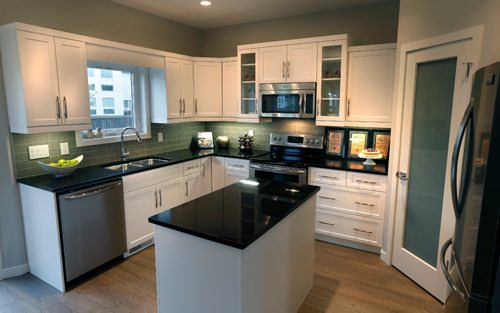 WAYNE GLOWACKI / WINNIPEG FREE PRESS
 
Homes.    The kitchen at 50 Wainwright Crescent in River Park South.   Todd Lewys story Sept. 12 2016