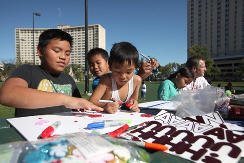 RUTH BONNEVILLE / WINNIPEG FREE PRESS

Josh Ayodoc - 10yrs (left), his little brother Jelo -5yrs and friend Coby Bagang 8yrs make posters for annual Aids Walk at Central Park Saturday.

September 17, 2016
