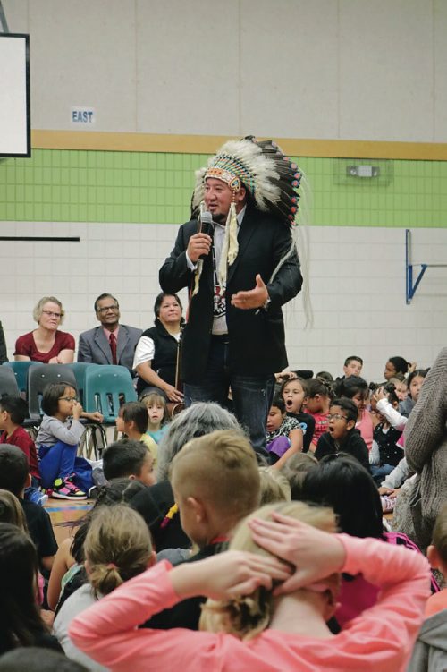 Canstar Community News Grand Chief of the Assembly of Manitobas Chiefs Derek Nepinak talks to Riverbend Community School about Indigenous culture in Sept. 13, 2016. (Ligia Braidotti/Canstar Community News)