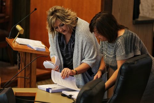 MIKE DEAL / WINNIPEG FREE PRESS

Sandra Dupuis and other area residents speak at the City Hall Public Works committee meeting regarding the widening of Marion Blvd. 

160919
Monday, September 19, 2016
