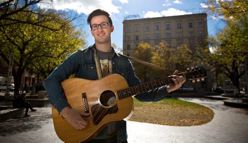 MIKE DEAL / WINNIPEG FREE PRESS
Mitchell Schimnowski will be performing at the next Sunday Brunch Collective on October 16th at the Kitchen Sync on Donald Street in Winnipeg's Exchange District.
160919 - Monday, September 19, 2016 - 

