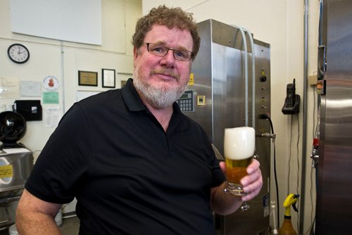 MIKE DEAL / WINNIPEG FREE PRESS
Columnist Doug Speirs tries a glass of beer in the brewery of the Canadian Malting Barley Technical Centre on the main floor of the Canadian Grain Commission Building, 303 Main Street.
160922 - Thursday, September 22, 2016 - 

