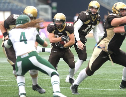 RUTH BONNEVILLE / WINNIPEG FREE PRESS

# 33 Alex Christie
September 24, 2016
RUTH BONNEVILLE / WINNIPEG FREE PRESS

University of Manitoba Bisons # 33 Alex Christie manages looks for a way to get hrough the SASKATCHEWAN HUSKIES defence during action at Investors Group Field Saturday.  

September 24, 2016
