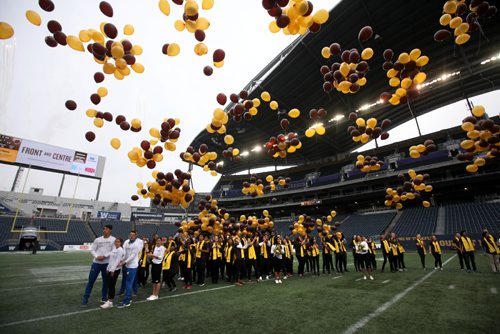 RUTH BONNEVILLE / WINNIPEG FREE PRESS

Hundreds of University of Manitoba students released hundreds of balloons at centre field at the Investors Group Field in celebration of Front and Centre capital campaign raising more than $400M Saturday during the Bisons half-time game.  
September 24, 2016

