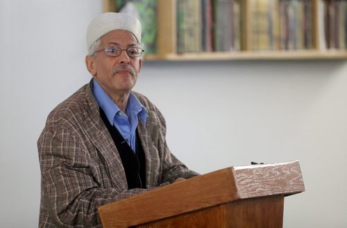 TREVOR HAGAN / WINNIPEG FREE PRESS
Ezzat Ibrahim, one of the pioneering members, speaking at the newly renamed Pioneer Mosque on its 40th anniversary, Sunday, September 25, 2016.