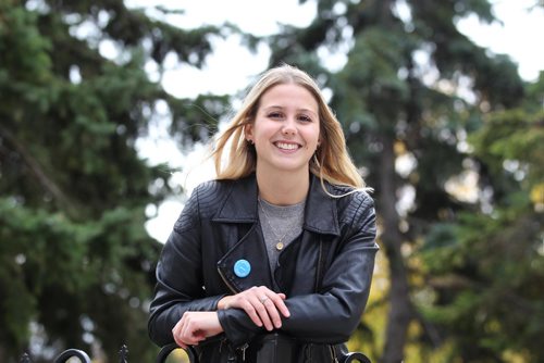 RUTH BONNEVILLE / WINNIPEG FREE PRESS

U of W students Danielle Sicotte is excited about upcoming meeting with the Royals, Kate and Will in Victoria.  
See Story.  

September 27, 2016

