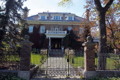 BORIS MINKEVICH / WINNIPEG FREE PRESS
James T. Gordon House at 514 Wellington Cres.   Outside shot of this 8,000-square-foot, eight-bedroom home which was built in 1909. It has been home for  some of Winnipegs most affluent families, including meat-packing-plant owner J.T. Gordon, decendents of the founder of the Winnipeg Grain Exchange (Nicholas Bawlf), former Winnipeg Free Press publisher Victor Sifton, and former Manitoba Senator Douglas Everett. The home is being demolished soon. Murray McNeill story. Sept. 28, 2016