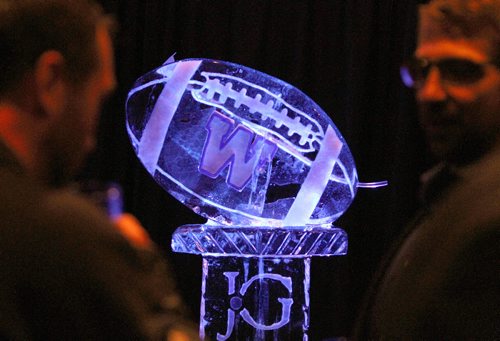 JASON HALSTEAD / WINNIPEG FREE PRESS

Attendees at the Winnipeg Blue Bombers Legacy Gala Dinner at the RBC Convention Centre Winnipeg on Sept. 21, 2016, enjoyed martinis poured through an ice sculpture sponsored by the Johnston Group. (See Social Page)