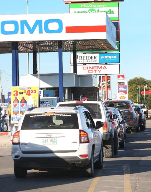 JOE BRYKSA / WINNIPEG FREE PRESSCars line up for cheap gas at the Domo at the Northgate Shopping Centre on McPhillips Ave  Thursday afternoon . Gas prices could rise to over $1 a litre over the next day or so because of a overnight increase in wholesale prices.Sept 29, 2016 -(See Murray McNeil story)