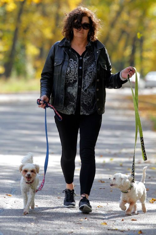 BORIS MINKEVICH / WINNIPEG FREE PRESS
Dog lover Susan Belanger with her two dogs Pip (blue leash-left) and Sookie (green leash-right). They were taking a lovely walk through Crescent Park. Sept. 30, 2016