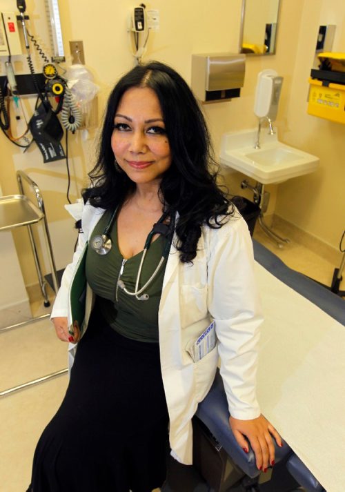 BORIS MINKEVICH / WINNIPEG FREE PRESS
Dr. Debjani Grenier is an oncologist specializing in breast cancer treatment story. She works out of Cancer Care Manitoba in St. Boniface Hospital. Photo taken there. Joel Schlesinger story. Sept. 30, 2016