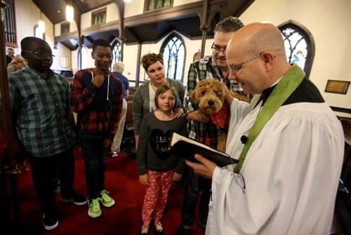 TREVOR HAGAN / WINNIPEG FREE PRESS
Rev. Paul Lampman performs a Blessing of the animals at the Parish Church of St. Luke, Saturday, October 1, 2016.