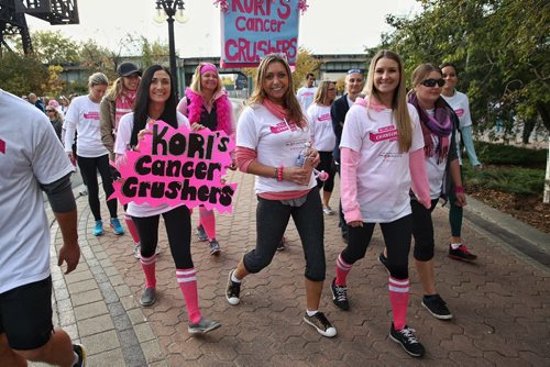 MIKE DEAL / WINNIPEG FREE PRESS

Runners taking part in the CIBC Run for the Cure warm up prior to the start of the 5km run/walk outside SHAW Park in Downtown Winnipeg Sunday morning. 

161002
Sunday, October 02, 2016
