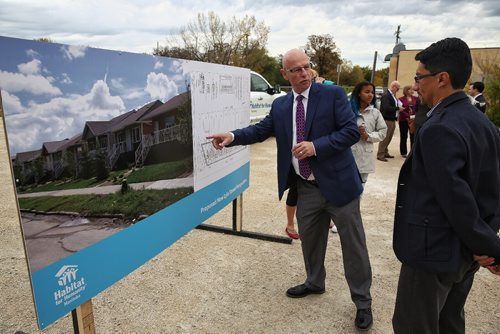 MIKE DEAL / WINNIPEG FREE PRESS

Sandy Hopkins, CEO Habitat for Humanity, talks with Edgar Rosales with Qualico about the 16 homes that will be built on the Lyle Street site in 2017. 

161003
Monday, October 03, 2016