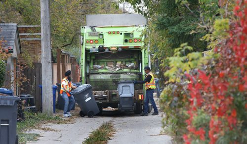 WAYNE GLOWACKI / WINNIPEG FREE PRESS

Emterra Enviromental crew empties garbage bins in the Wolseley neighbourhood. Oct.3 2016