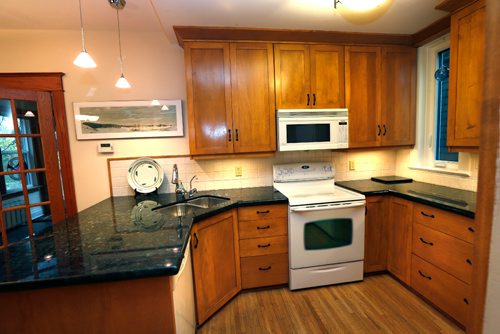 WAYNE GLOWACKI / WINNIPEG FREE PRESS



Homes. The kitchen in the house at 896 Palmerston Avenue, the realtor is Chris Pennycook. Todd Lewys story  Oct.4 2016