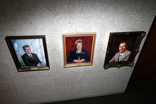 WAYNE GLOWACKI / WINNIPEG FREE PRESS
Susan Thompson with Glen Murray,left and the late William Bill Norrie portraits in the Gallery of Mayors, surrounding the Council Chamber at City Hall. Aldo Santin story
Oct. 5 2016