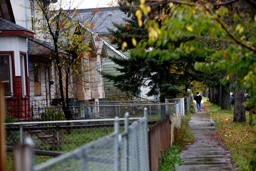 WAYNE GLOWACKI / WINNIPEG FREE PRESS


A street in the North End for Mike McIntyre's  story on a youth. Oct. 7 2016