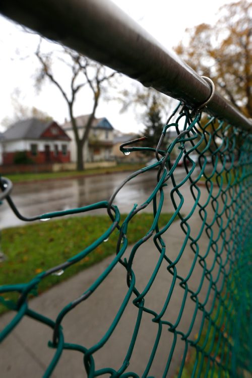 WAYNE GLOWACKI / WINNIPEG FREE PRESS


A street in the North End for Mike McIntyre's  story on a youth. Oct. 7 2016