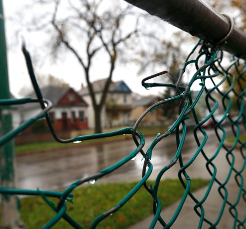 WAYNE GLOWACKI / WINNIPEG FREE PRESS


A street in the North End for Mike McIntyre's  story on a youth. Oct. 7 2016