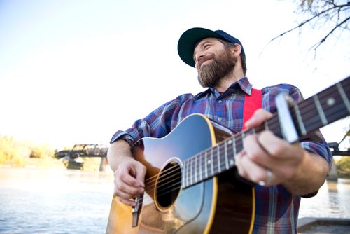 MIKE DEAL / WINNIPEG FREE PRESS
Singer songwriter John K. Samson during a taping of an Exchange Session video on the shore of the Red River close to Waterfront Drive.
160928 - Wednesday, September 28, 2016 -