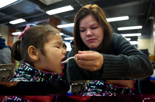 MIKE DEAL / WINNIPEG FREE PRESS
Bianca Ballantyne feeds her daughter, Sarah 6, during the annual Thanksgiving dinner at Siloam Mission Monday afternoon.
161010 - Monday, October 10, 2016 - 

