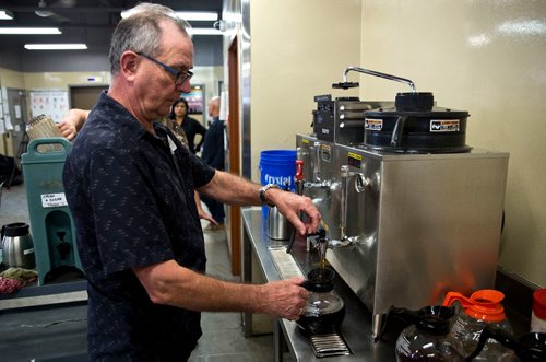 MIKE DEAL / WINNIPEG FREE PRESS
Volunteer, Brendan Madden, mans the coffee making machines during the annual Thanksgiving dinner at Siloam Mission Monday afternoon.
161010 - Monday, October 10, 2016 - 

