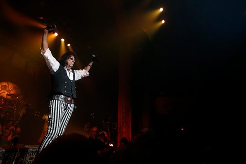 JOHN WOODS / WINNIPEG FREE PRESS
Alice Cooper performs at the Burton Cummings Theatre in  Winnipeg Tuesday, October 11, 2016.