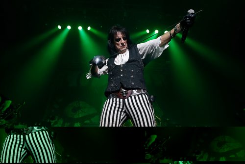 JOHN WOODS / WINNIPEG FREE PRESS
Alice Cooper performs at the Burton Cummings Theatre in  Winnipeg Tuesday, October 11, 2016.