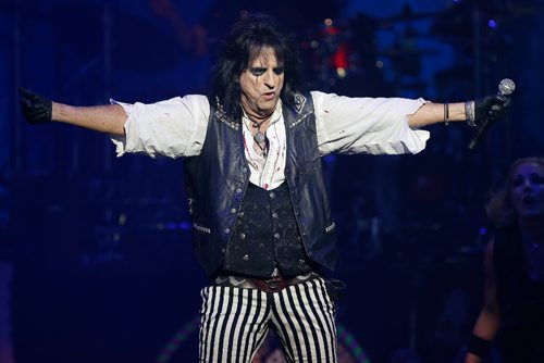 JOHN WOODS / WINNIPEG FREE PRESS
Alice Cooper performs at the Burton Cummings Theatre in  Winnipeg Tuesday, October 11, 2016.