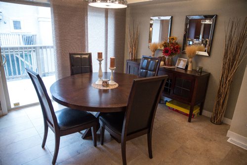MIKE DEAL / WINNIPEG FREE PRESS

A re-sale condo at unit 22, 455 Shorehill Drive.
open concept kitchen, living room and eating area

161012 - Wednesday, October 12, 2016 - 

