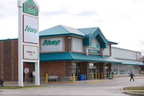 WAYNE GLOWACKI / WINNIPEG FREE PRESS


The Burrow's Crossing Sobeys store at the intersection  Burrows Ave. and Keewatin Street.  News reports say it will close in December. Oct. 13 2016
