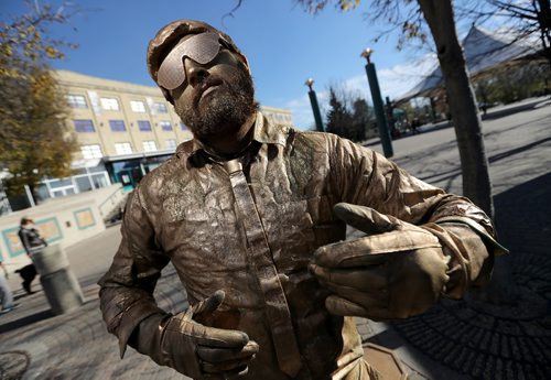 TREVOR HAGAN / WINNIPEG FREE PRESS
Cody Creed, AKA the Human Statue, busking at The Forks, Saturday, October 15, 2016.