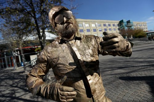 TREVOR HAGAN / WINNIPEG FREE PRESS
Cody Creed, AKA the Human Statue, busking at The Forks, Saturday, October 15, 2016.