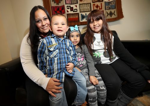 TREVOR HAGAN / WINNIPEG FREE PRESS
Kayla Lamirande and her children, Leland, 3, Kaliyah, 4, and Haylie, 10, at the Marlene Street Resource Centre, Saturday, October 15, 2016. For Ashley Prest United Way story.