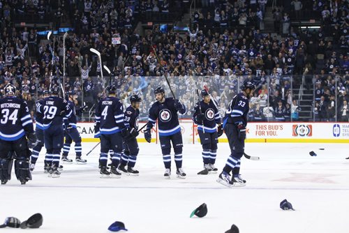 MIKE DEAL / WINNIPEG FREE PRESS

The Winnipeg Jets celebrate  an overtime 5-4 win against the Toronto Maple Leafs at the MTS Centre Wednesday evening.

161019
Wednesday, October 19, 2016