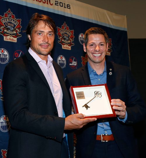 WAYNE GLOWACKI / WINNIPEG FREE PRESS


Mayor Brian Bowman,right, presents former Winnipeg Jets player Teemu Selanne with the Key to the City to recognize his achievements on and off the ice in Winnipeg, his dedication to the sport of hockey, and the legacy he left in the hearts of Winnipeg hockey fans. The presentation took place in the MTS Centre Friday.   Oct. 21 2016
