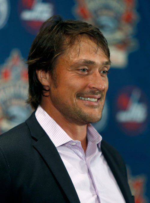 WAYNE GLOWACKI / WINNIPEG FREE PRESS


Former Winnipeg Jets player Teemu Selanne at the podium after receiving the Key to the City from Mayor Bowman to recognize his achievements on and off the ice in Winnipeg, his dedication to the sport of hockey, and the legacy he left in the hearts of Winnipeg hockey fans. The presentation took place in the MTS Centre Friday. ¤ Oct. 21 2016