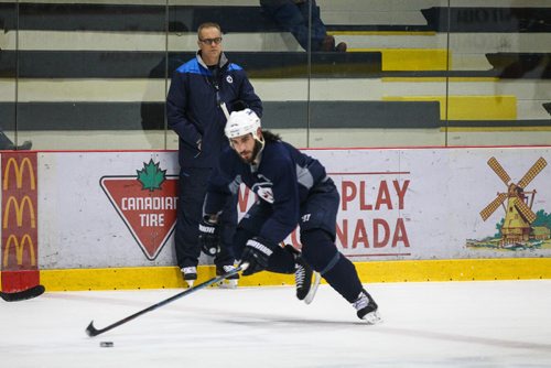 MIKE DEAL / WINNIPEG FREE PRESS
The Winnipeg Jets' head coach Paul Maurice watches Chris Thorburn (22) skate past during practice at the MTS IcePlex Monday morning.
161024 - Monday October 24, 2016