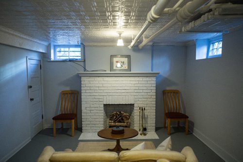 MIKE DEAL / WINNIPEG FREE PRESS
Re-sale home at 64 Middle Gate
 basement living room with electric fireplace
161025 - Tuesday October 25, 2016